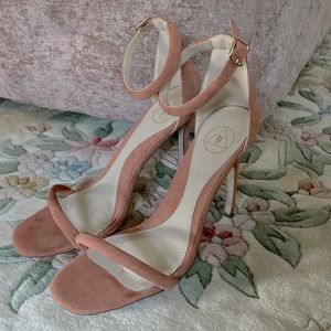 Misguided NWOT strappy stilettos size 8.5(40)